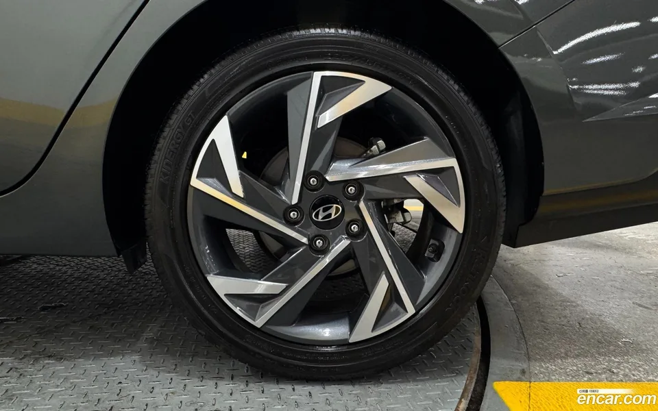 Hyundai Avante CN7 1.6 2023 — миниатюра 2