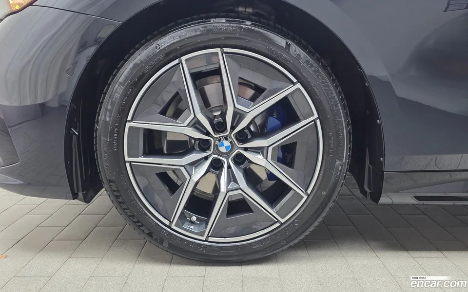BMW 5 Series 523d M 2025 — thumbnail 2