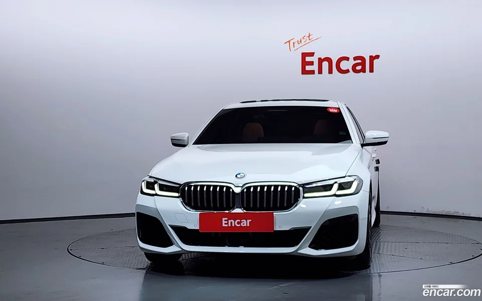 BMW 5 Series 520i M 2022 — thumbnail 3