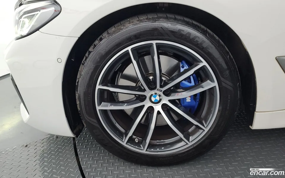 BMW 5 Series 520i M 2022 — thumbnail 5