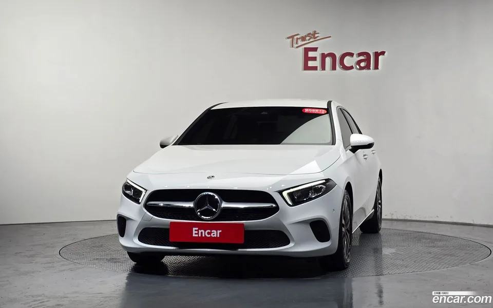 Mercedes-Benz A-Class A220 2022 — thumbnail 3