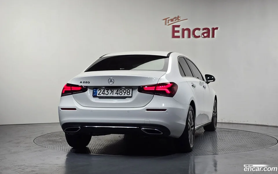 Mercedes-Benz A-Class A220 2022 — thumbnail 4