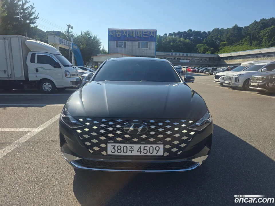 Hyundai Grandeur IG Hybrid 2022 — photo 1, buy with delivery to Moscow