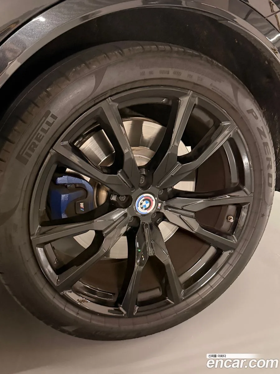 BMW X7 M60i xDrive M 6 2023 — thumbnail 2
