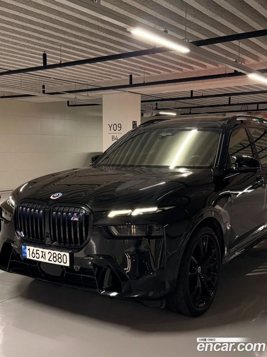 BMW X7 M60i xDrive M 6 2023 — photo 1, buy with delivery to Moscow