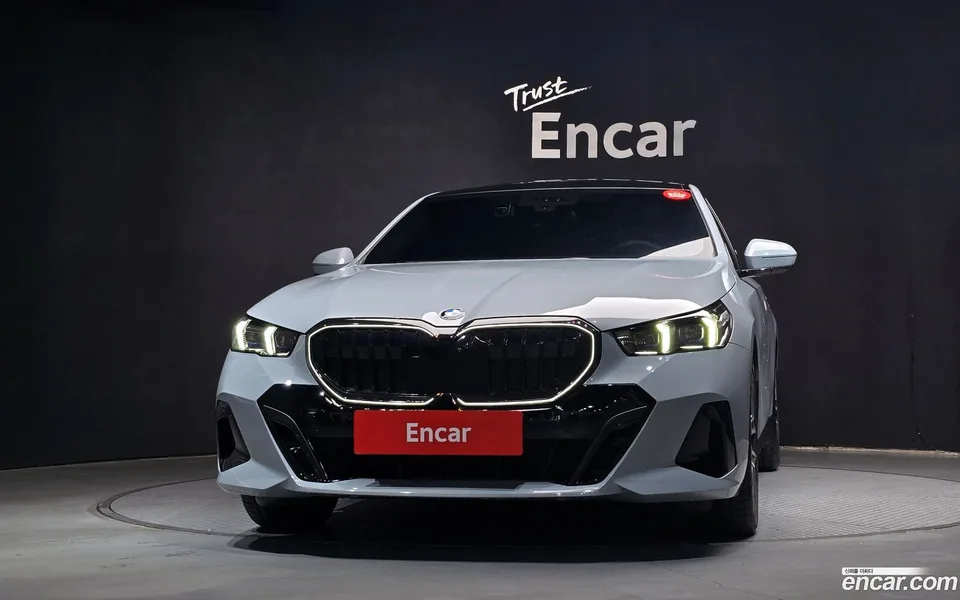 BMW 5 Series 520i M 2025 — thumbnail 3
