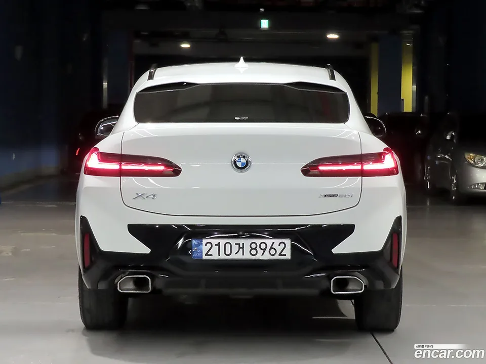BMW X4 xDrive20i M 2023 — thumbnail 3