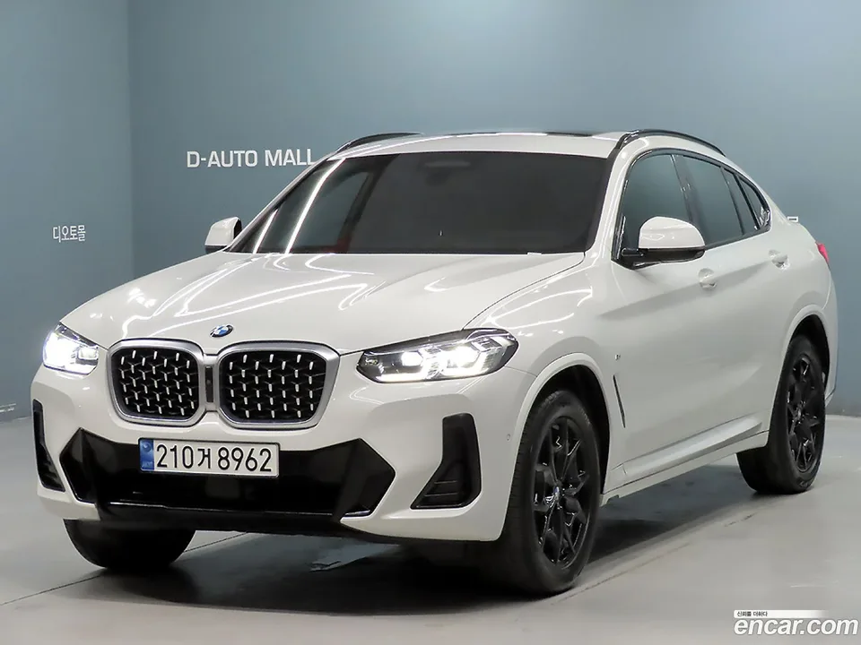 BMW X4 xDrive20i M 2023 — photo 1, buy with delivery to Moscow