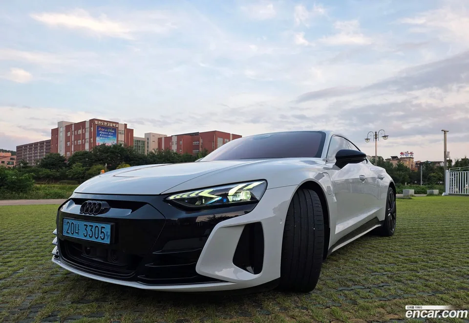 Audi e-tron GT GT 2022 — photo 1, buy with delivery to Moscow
