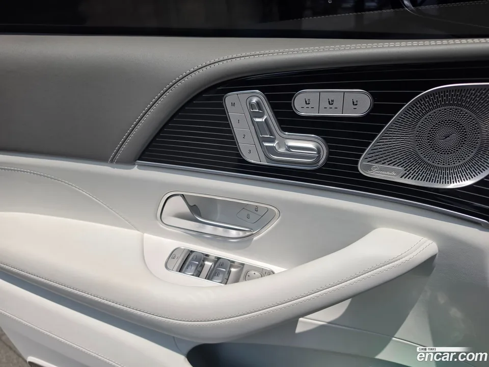 Mercedes-Benz GLS-Class GLS600 4MATIC 2023 — thumbnail 2