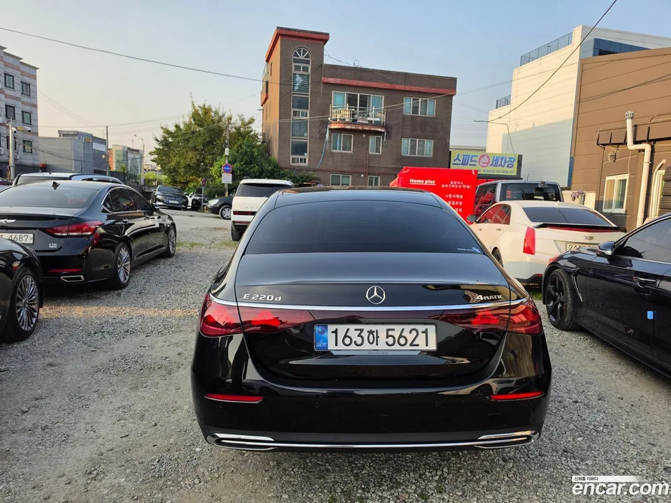 Mercedes-Benz E-Class E220d 4MATIC 2025 — thumbnail 3
