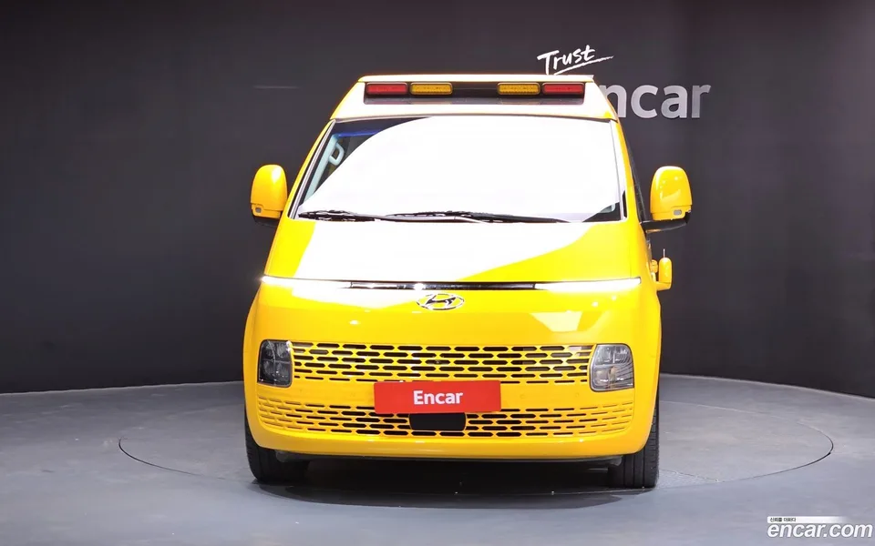 Hyundai Staria L3.5 2023 — thumbnail 3