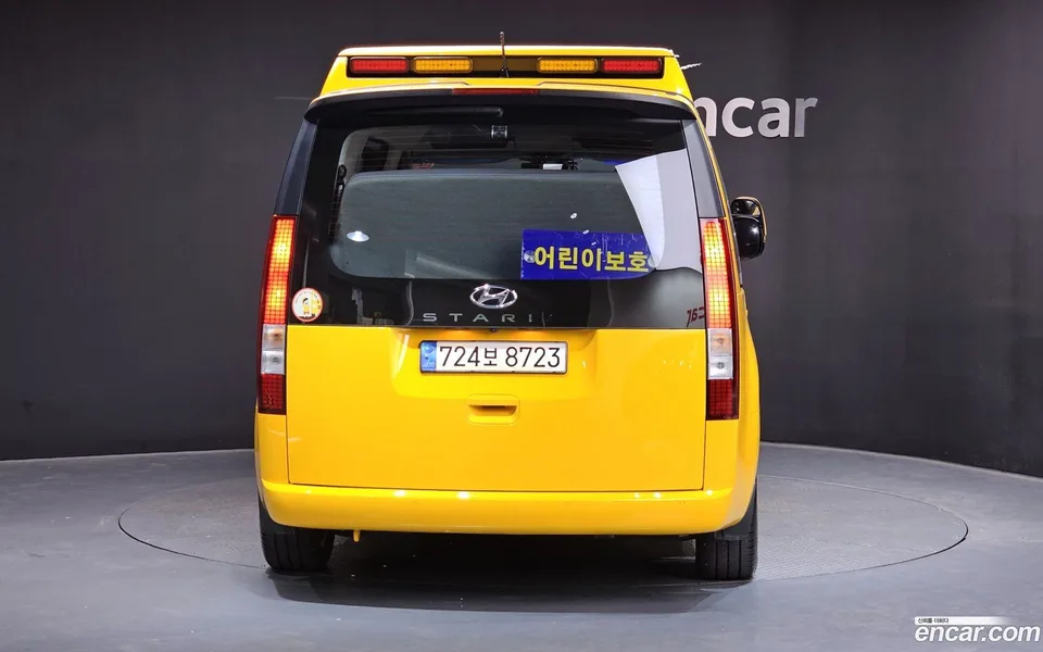 Hyundai Staria L3.5 2023 — thumbnail 4