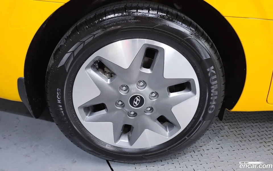 Hyundai Staria L3.5 2023 — thumbnail 5