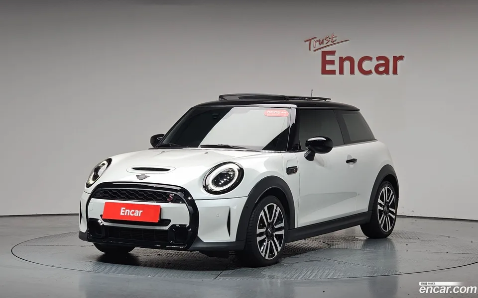 MINI Cooper S 2023 — photo 1, buy with delivery to Moscow