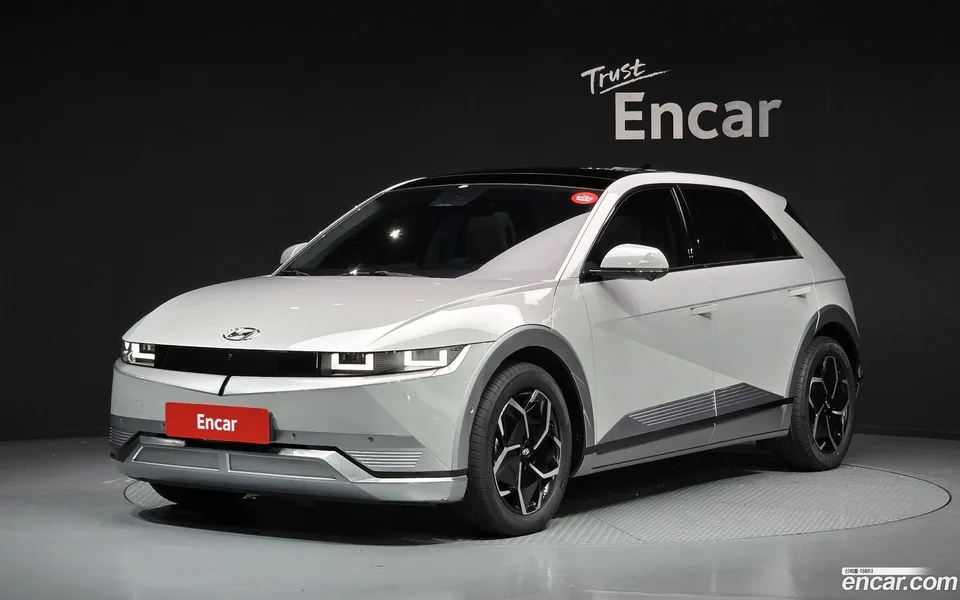 Hyundai Ioniq 5 AWD 2023 — photo 1, buy with delivery to Moscow