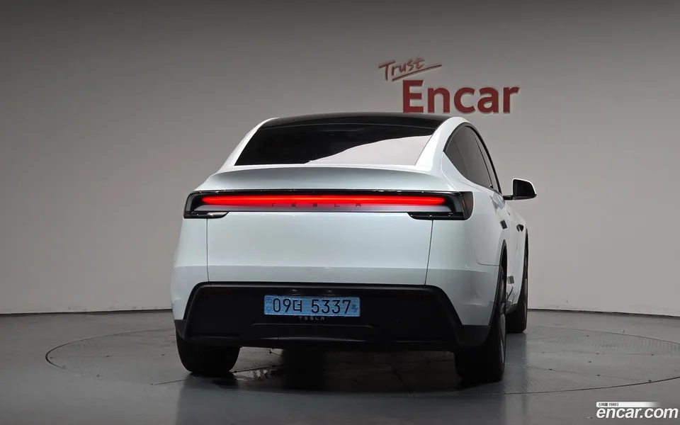 Tesla Model Y RWD 2026 — thumbnail 4
