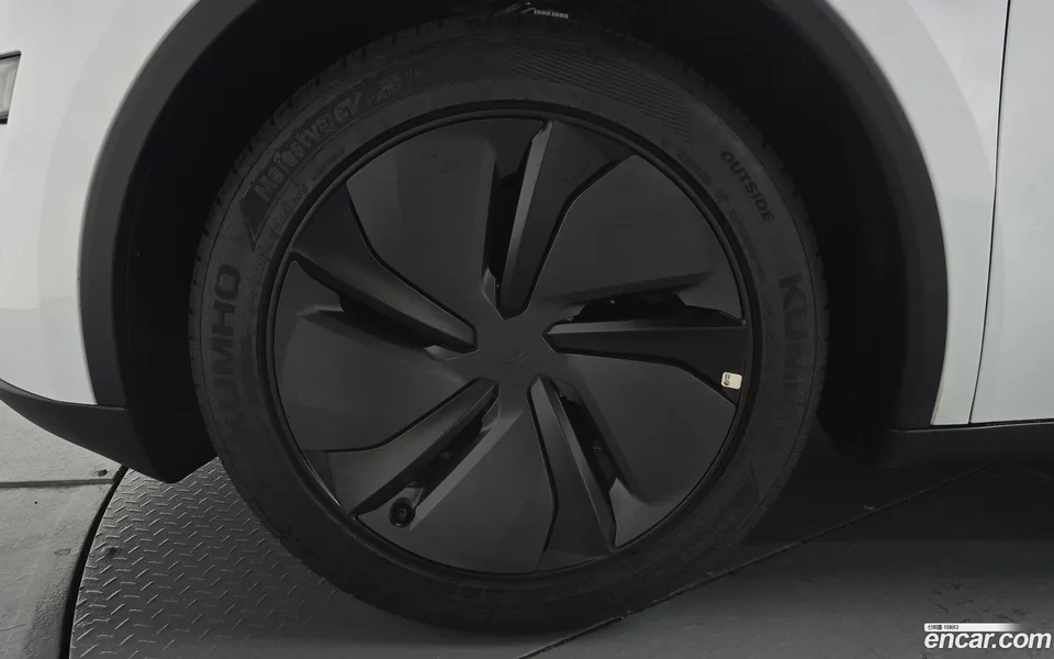 Tesla Model Y RWD 2026 — thumbnail 5