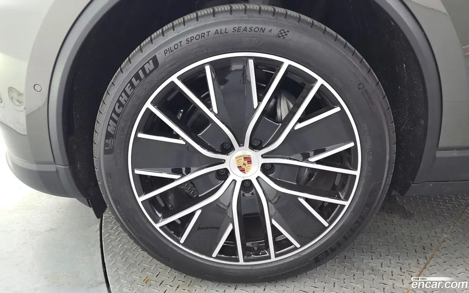 Porsche Macan Electric 4 2025 — thumbnail 2