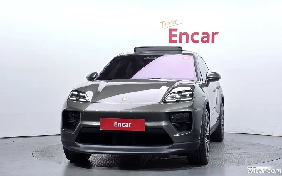 Porsche Macan Electric 4 2025 — thumbnail 3