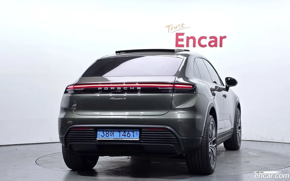 Porsche Macan Electric 4 2025 — thumbnail 4