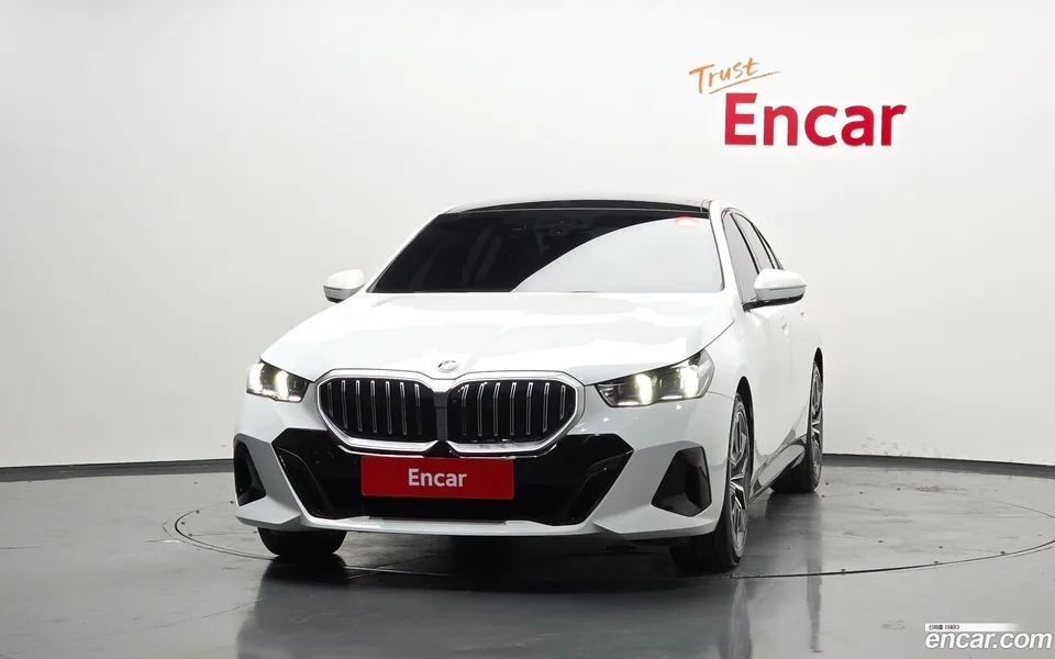 BMW 5 Series 520i M 2025 — thumbnail 3