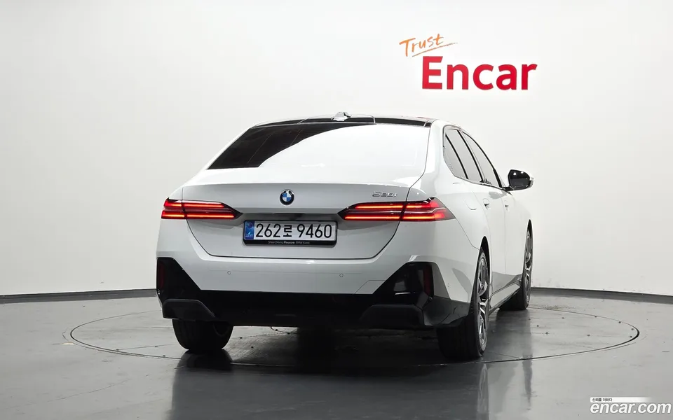 BMW 5 Series 520i M 2025 — thumbnail 4