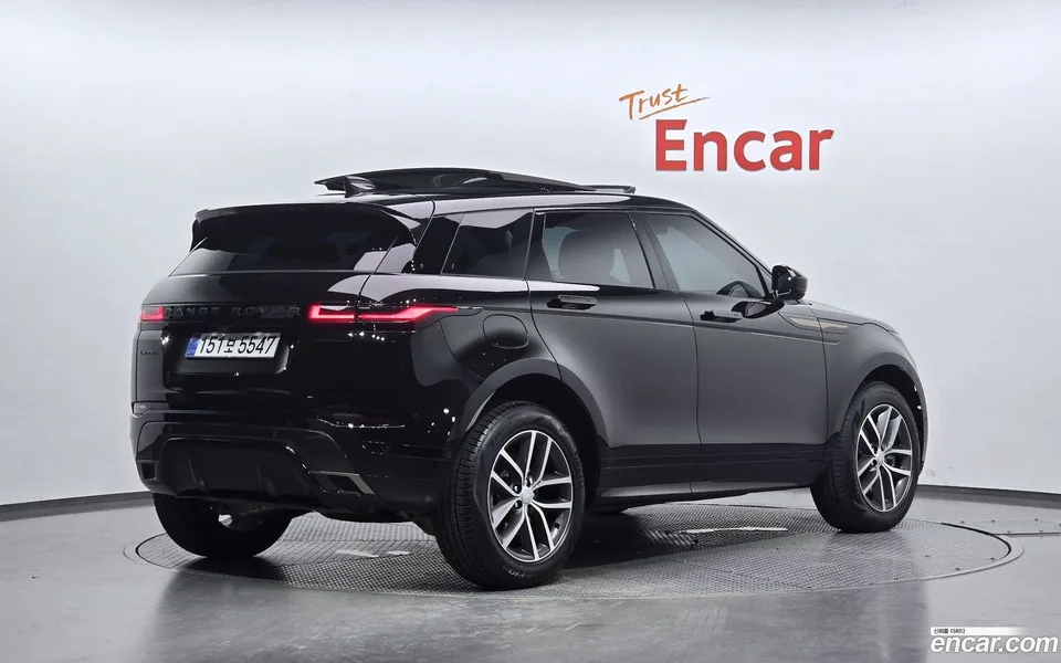 Land Rover Range Rover Evoque P250 SE 2025 — photo 1, buy with delivery to Moscow