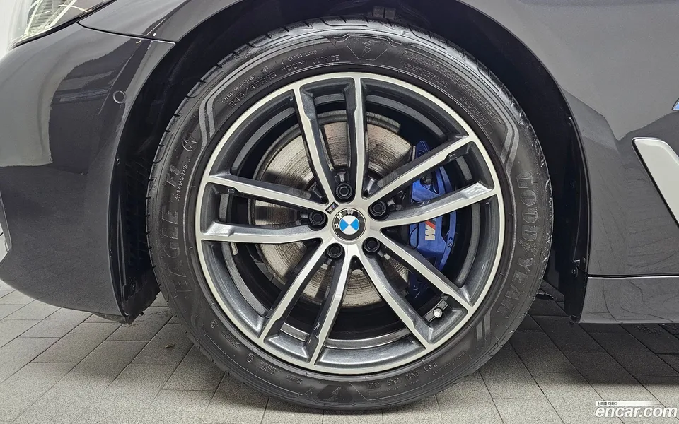 BMW 5 Series 520i M 2023 — thumbnail 5