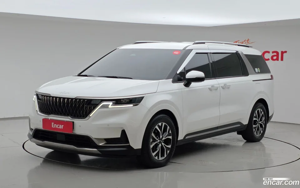 Kia Carnival 9 2022 — photo 1, buy with delivery to Moscow