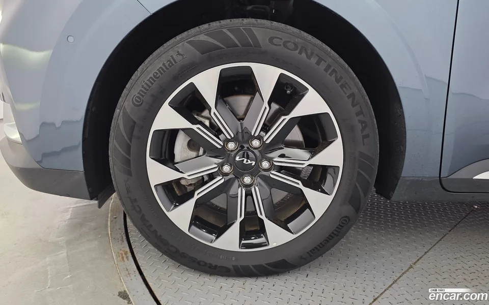 Kia Carnival 9 2023 — thumbnail 2
