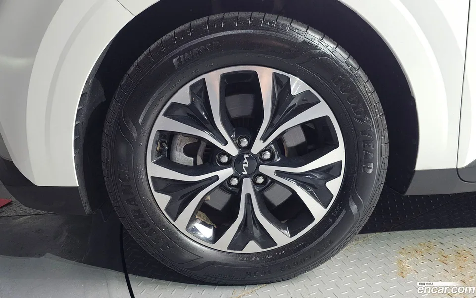 Kia Carnival 9 2023 — thumbnail 2