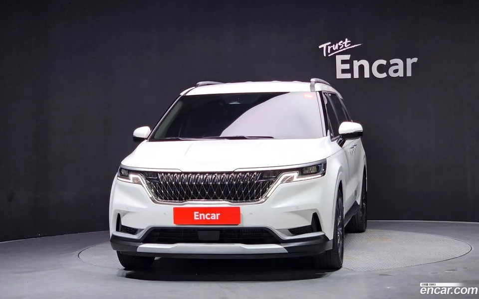 Kia Carnival 9 2023 — thumbnail 3