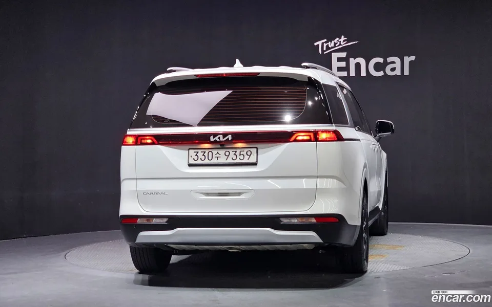Kia Carnival 9 2023 — thumbnail 4