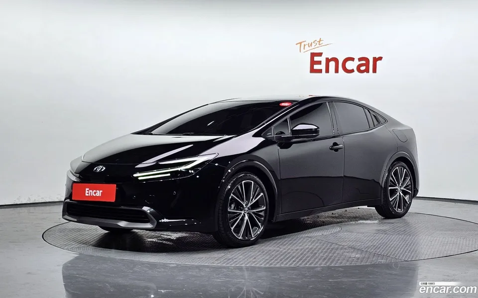 Toyota Prius 2.0 XLE 2025 — photo 1, buy with delivery to Moscow