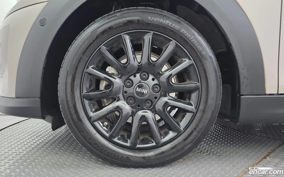 MINI Cooper 5 2023 — thumbnail 2