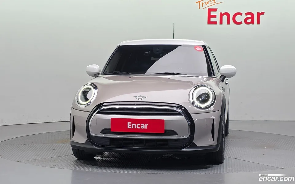 MINI Cooper 5 2023 — thumbnail 3