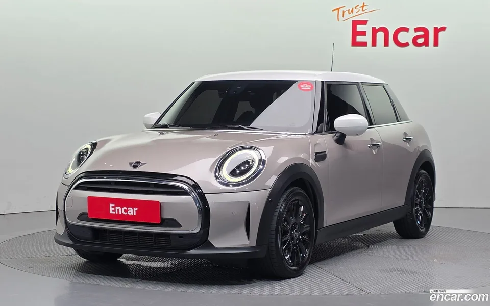 MINI Cooper 5 2023 — photo 1, buy with delivery to Moscow