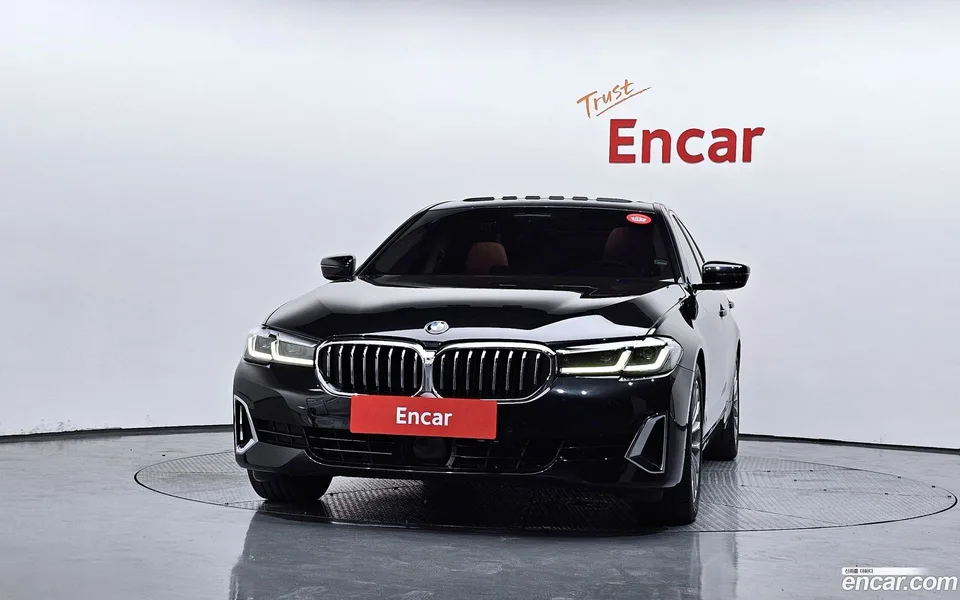 BMW 5 Series 520i 2022 — thumbnail 3