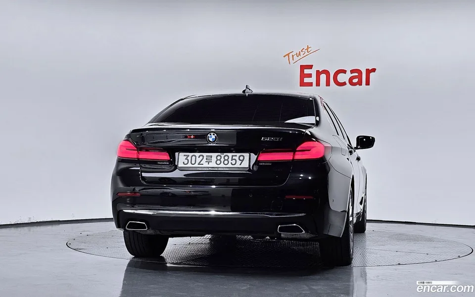 BMW 5 Series 520i 2022 — thumbnail 4