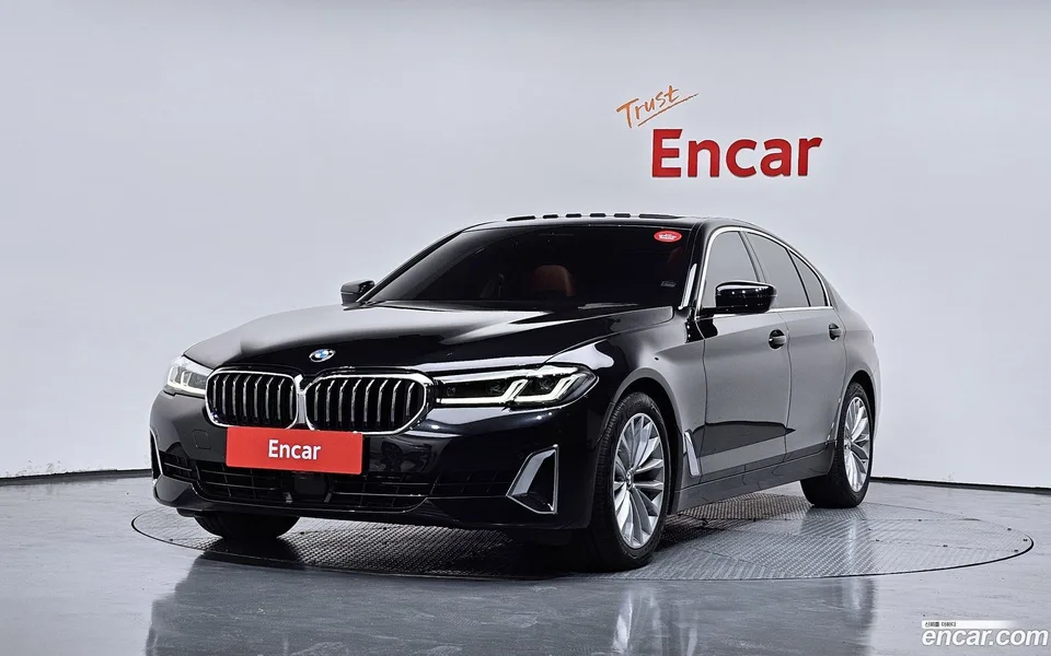 BMW 5 Series 520i 2022 — photo 1, buy with delivery to Moscow