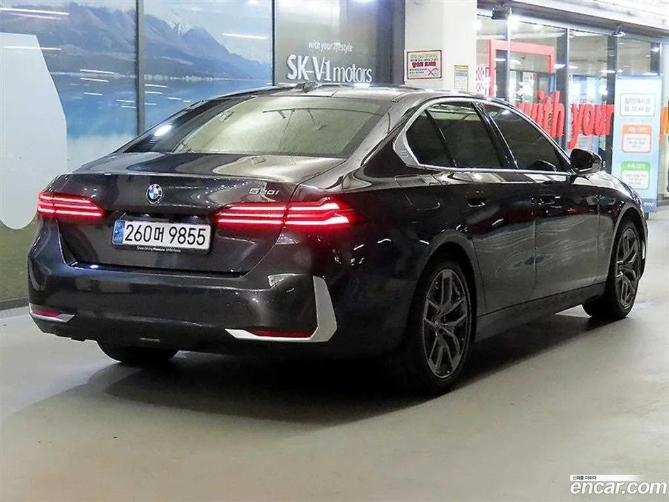 BMW 5 Series 520i 2024 — thumbnail 4