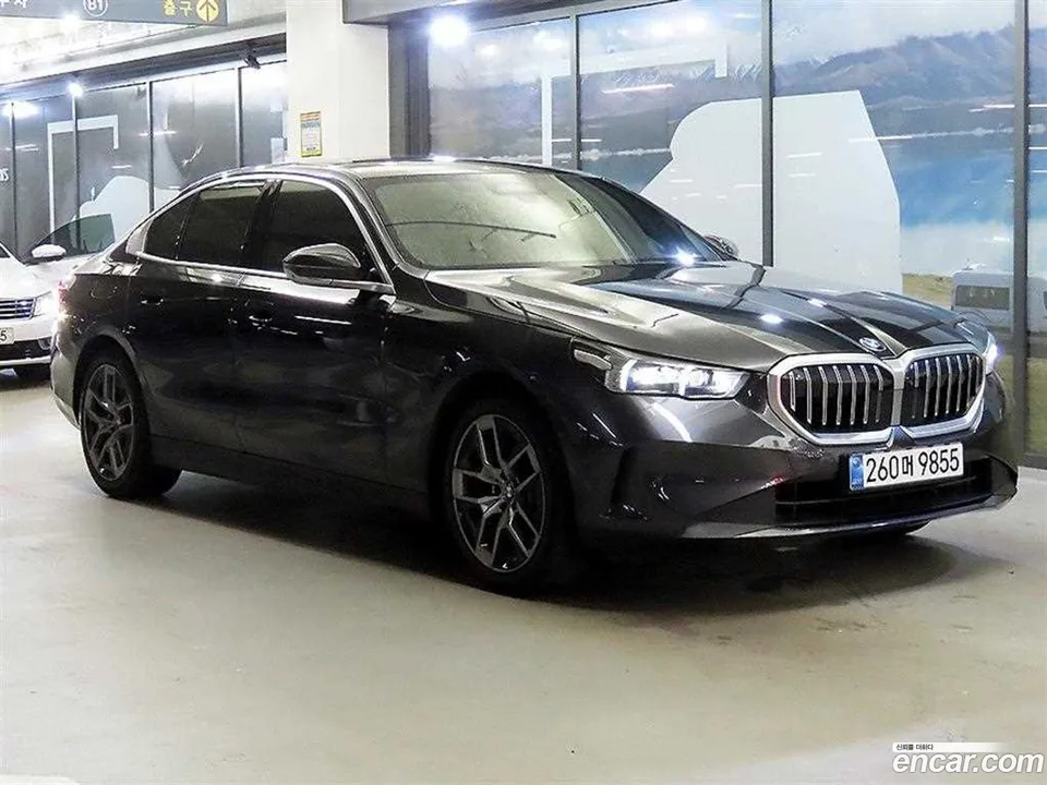 BMW 5 Series 520i 2024 — фото 1, купить с доставкой в Москву