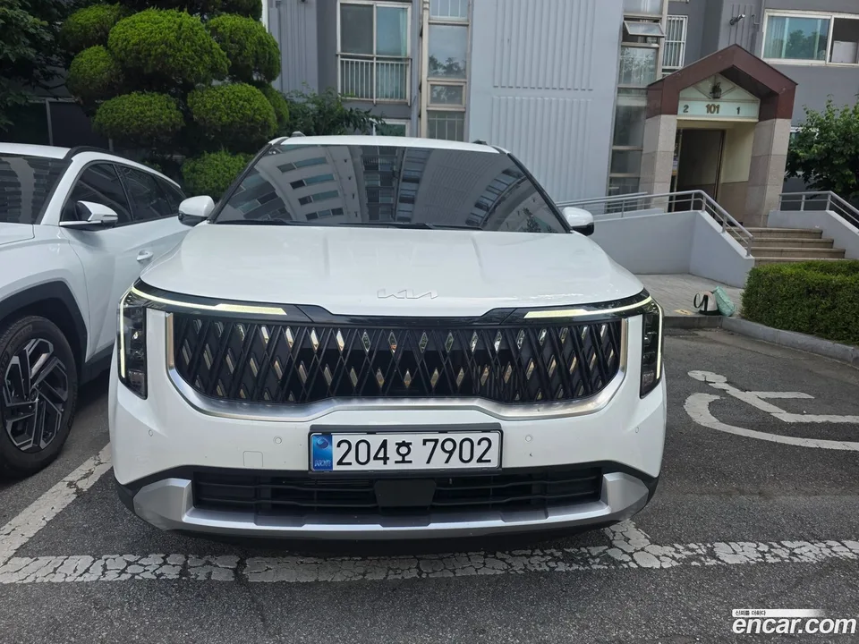 Kia Carnival HEV 9 2025 — фото 1, купить с доставкой в Москву