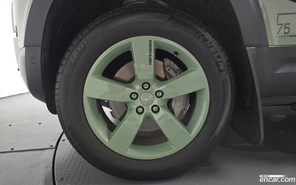 Land Rover Defender 110 D300 75th 2023 — thumbnail 2