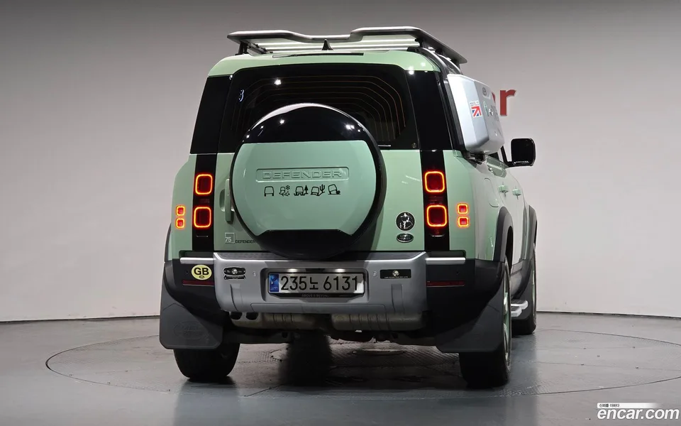 Land Rover Defender 110 D300 75th 2023 — thumbnail 4