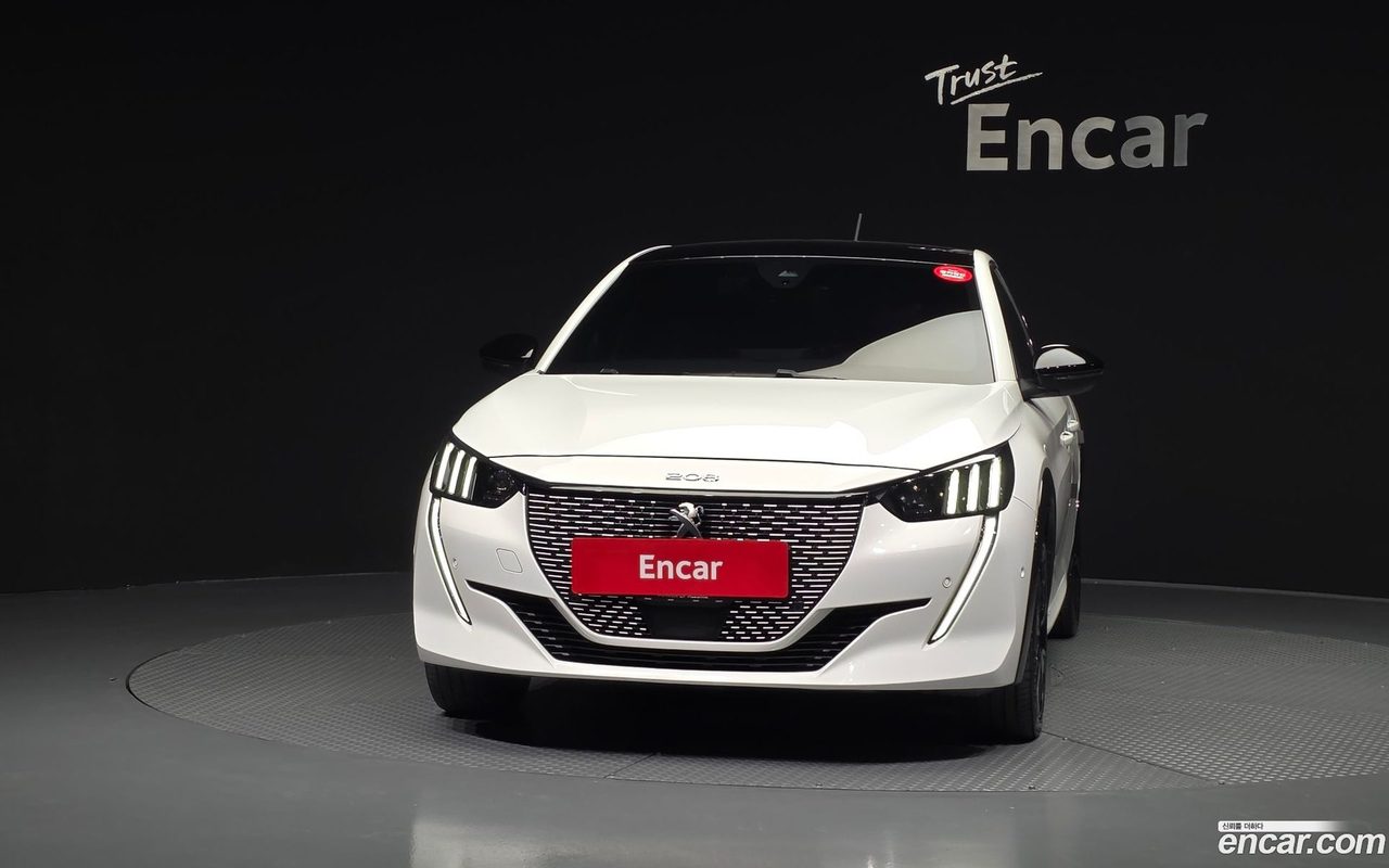 Peugeot e-208 2023 — 3