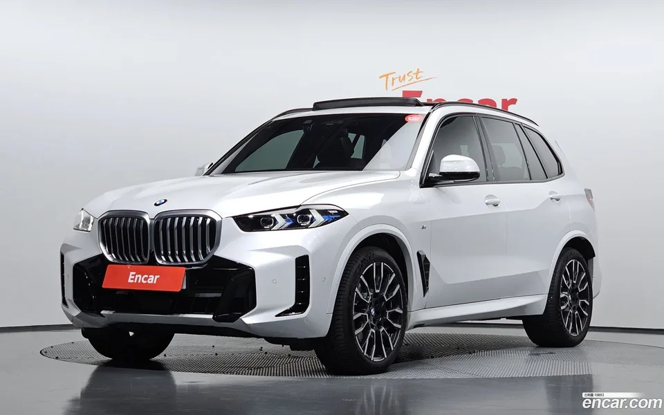 BMW X5 xDrive 40i M 2025 — фото 1, купить с доставкой в Москву