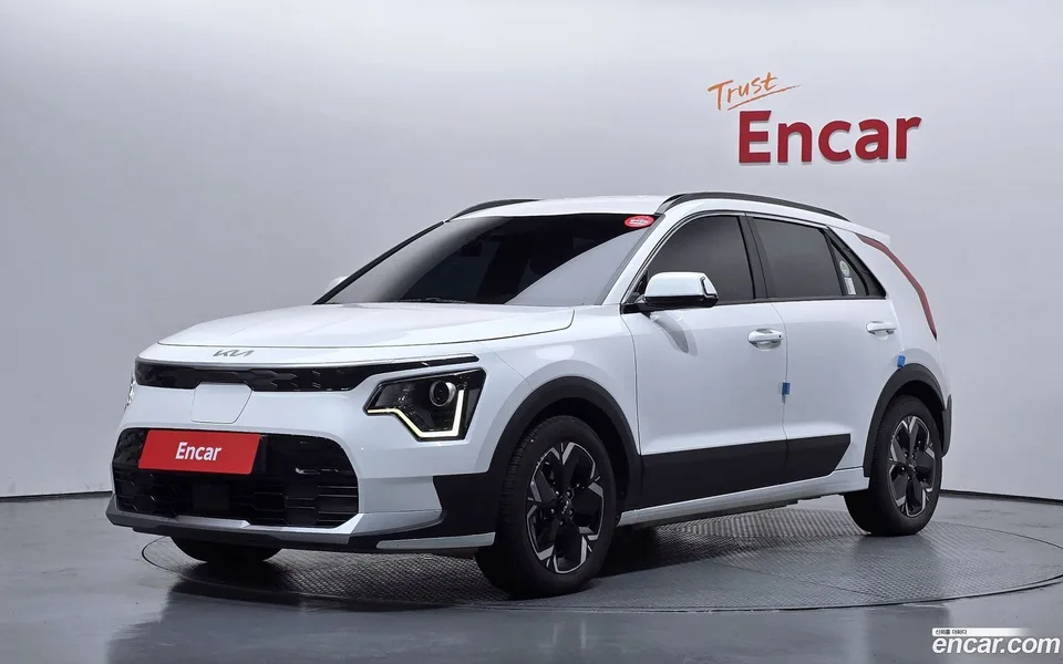 Kia Niro EV 2023 — photo 1, buy with delivery to Moscow