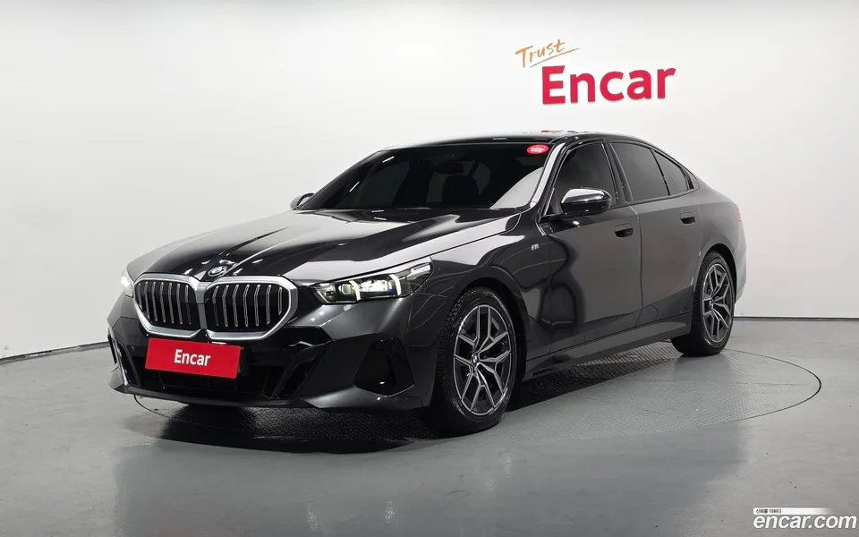 BMW 5 Series 520i M 2023 — photo 1, buy with delivery to Moscow